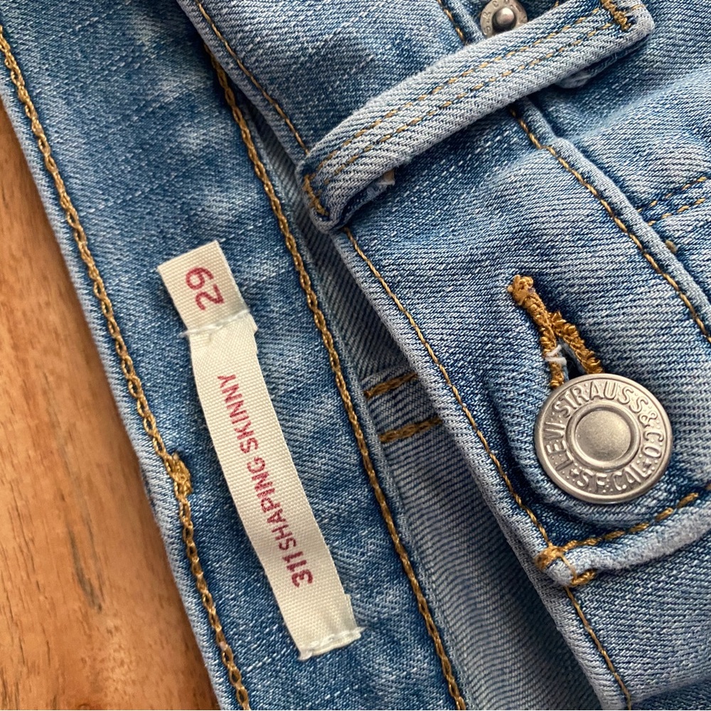 Levi’s - Picture 4 of 5